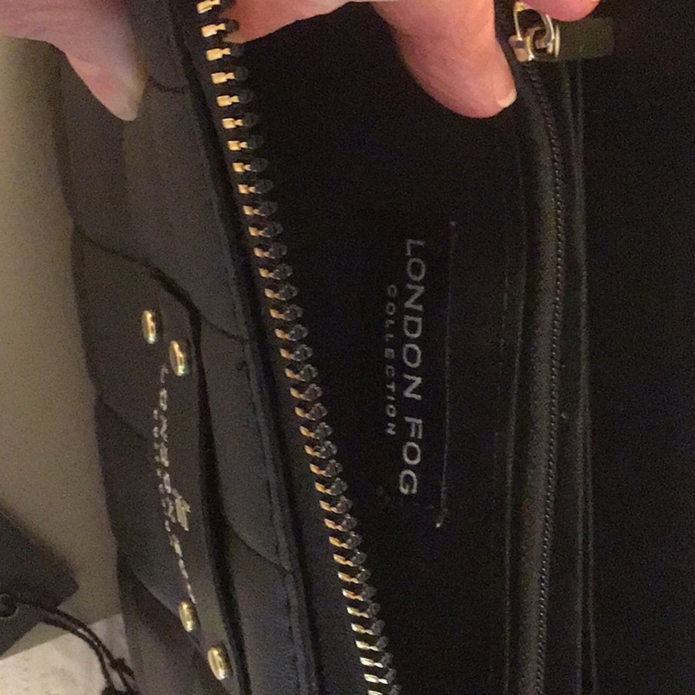 BRAND NEW LONDON FOG BLACK BOX-QUILTED WRISTLET, ZIP-AROUND WALLET - Picture 6 of 8
